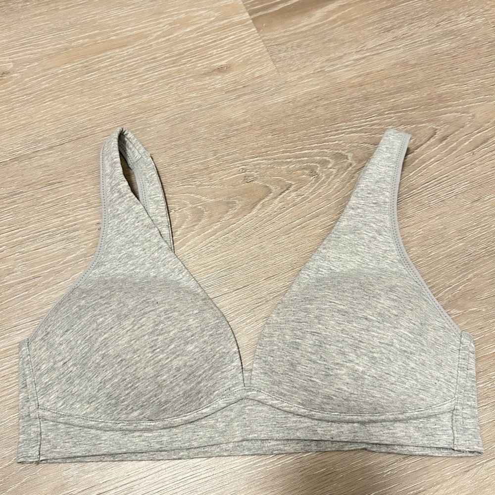 MUJI wireless plunge Women's Gray Seamless Bra - Picture 2 of 4